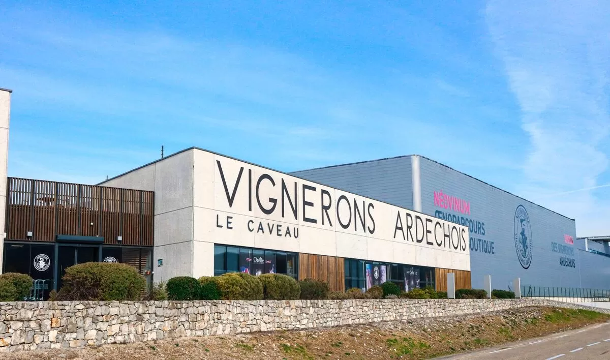 CHAI VANG TRẮNG VÙNG ARDÈCHE VÀ PHONG CÁCH SAUVIGNON BLANC CHUẨN PHÁP