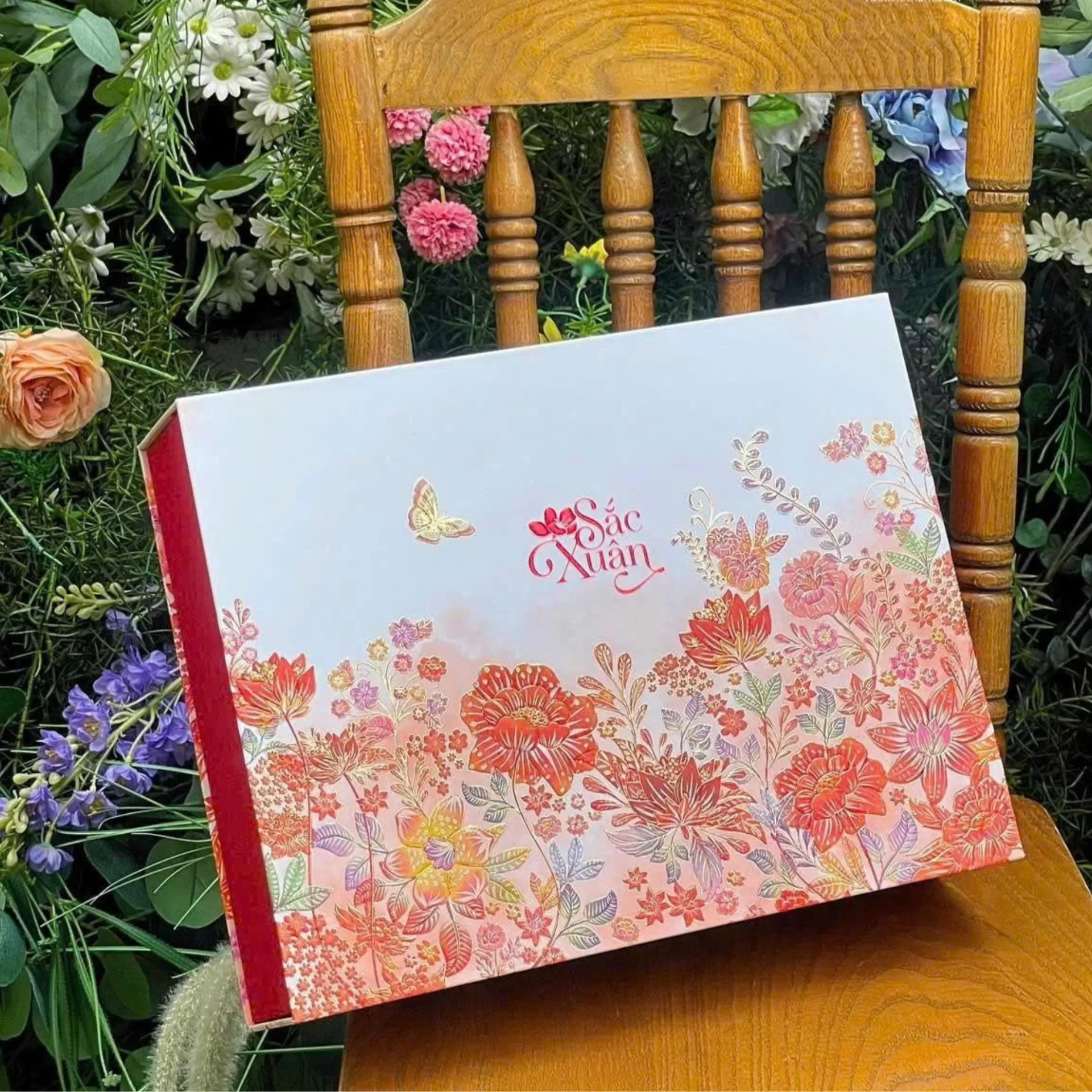 HỘP QUÀ VƯỜN HOA SẮC XUÂN – QUÀ TẾT THANH NHÃ, SỨC KHỎE & TINH TẾ