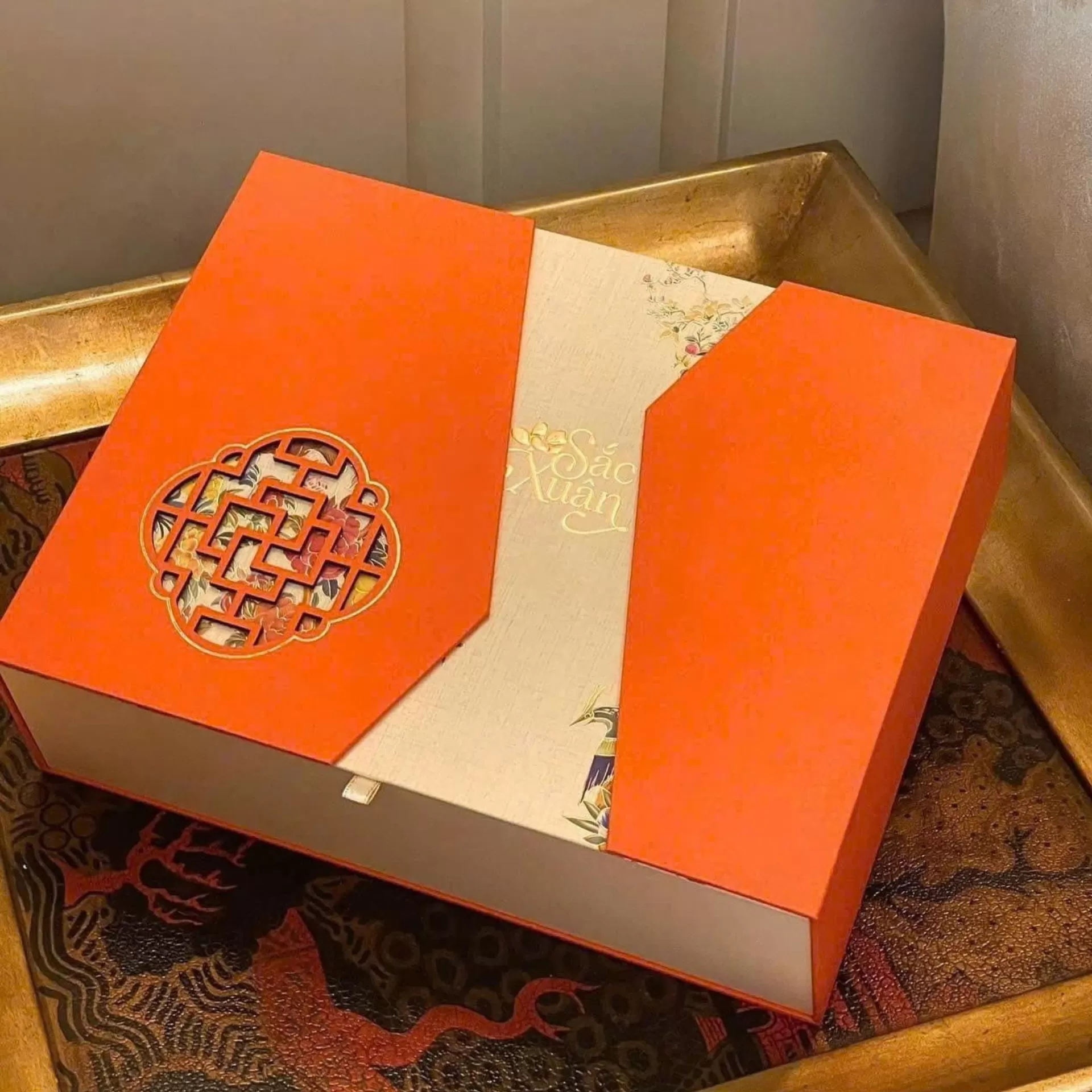HỘP QUÀ TẾT 2026 SẮC XUÂN CÁNH ÉN